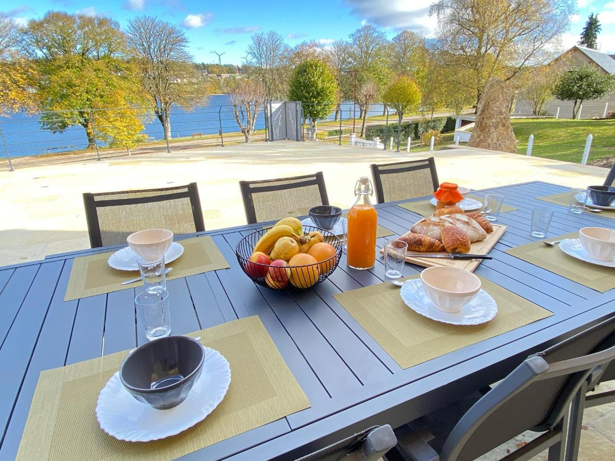 Villa Le Menhir 4 Ch Au Bord Du Lac Et Terrasse Villefranche-de-Panat Eksteriør billede