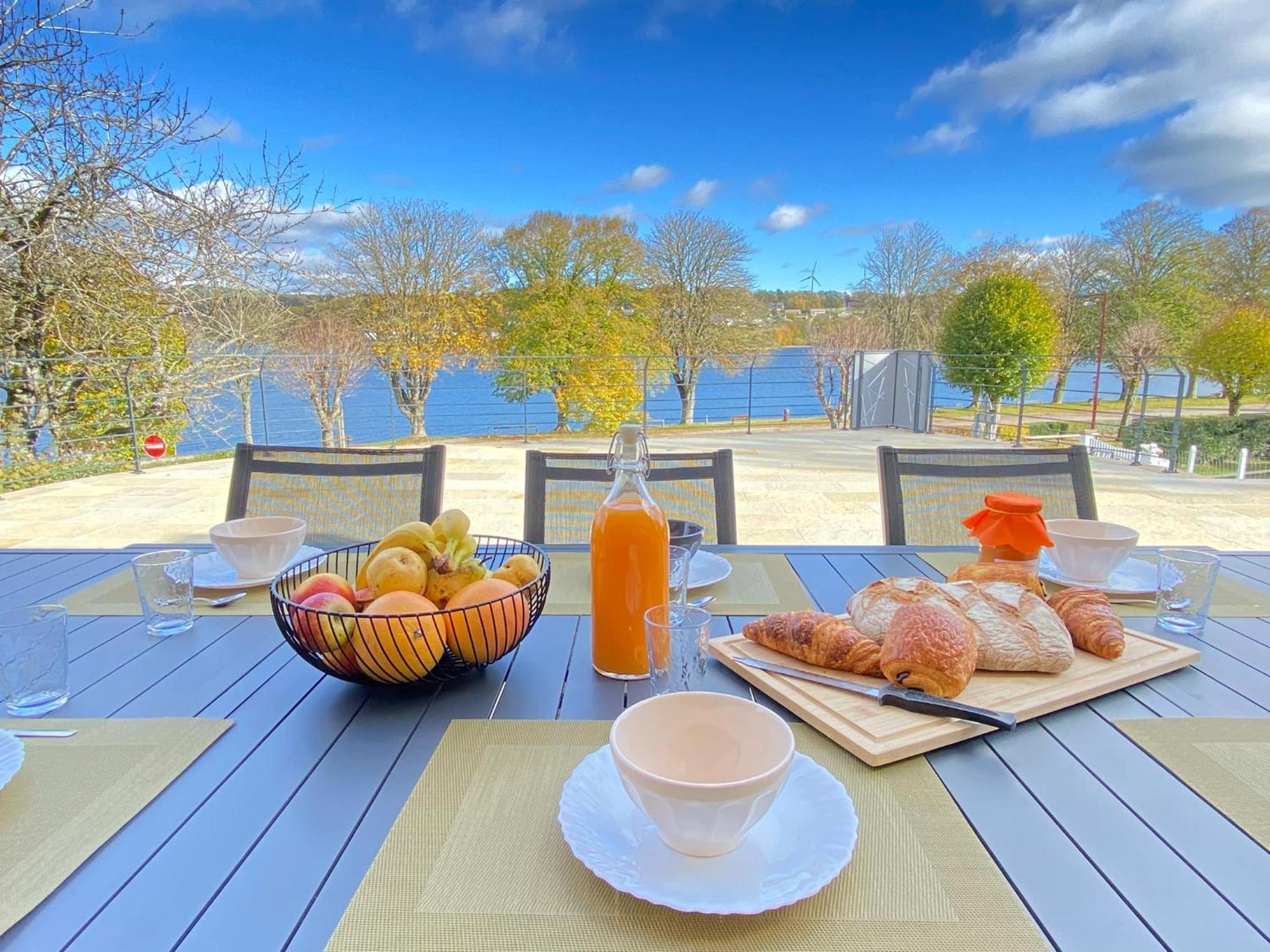 Villa Le Menhir 4 Ch Au Bord Du Lac Et Terrasse Villefranche-de-Panat Eksteriør billede